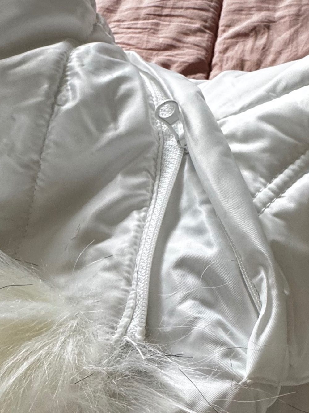 White puffy jacket with detachable hood - Picture 2 of 3